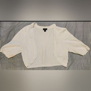 Torrid white crop shrug / cardigan / sweater. Size 18, Worn twice